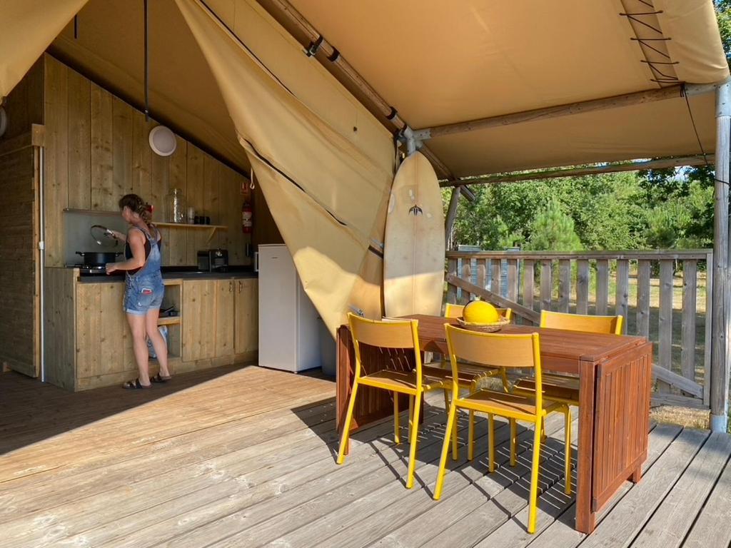 Camping La Kahute - Tente Lodge Au Coeur De La Foret カルカン エクステリア 写真