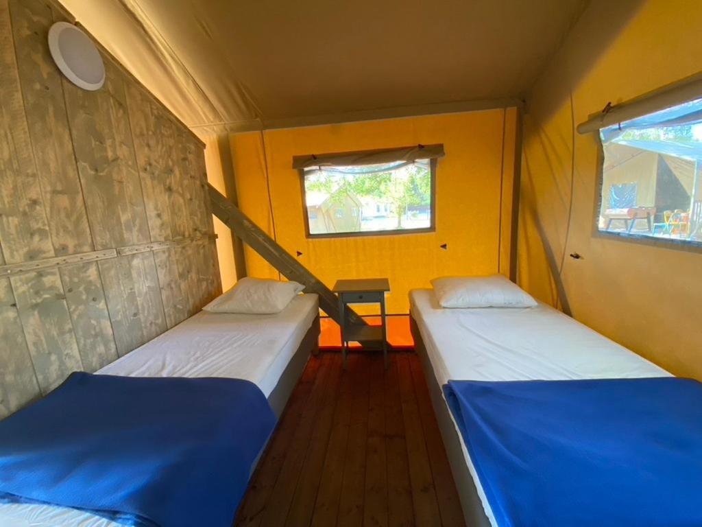 Camping La Kahute - Tente Lodge Au Coeur De La Foret カルカン エクステリア 写真