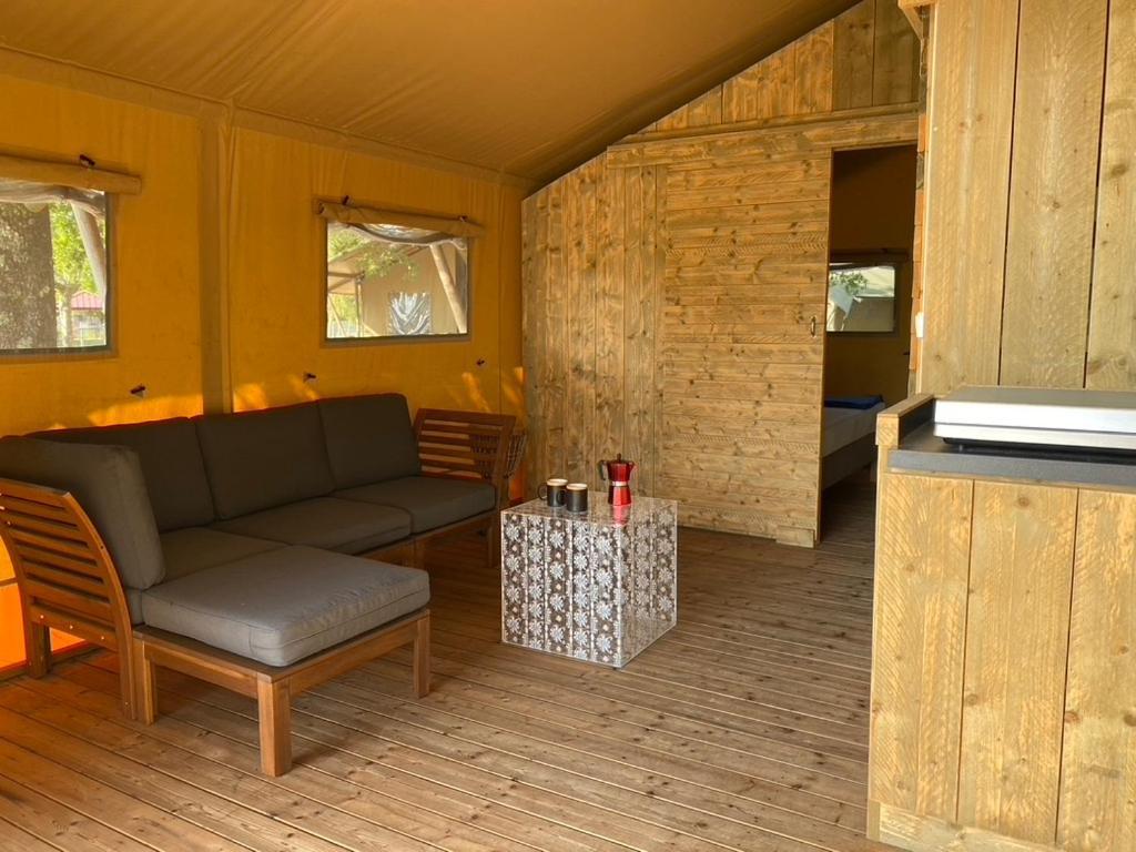 Camping La Kahute - Tente Lodge Au Coeur De La Foret カルカン エクステリア 写真