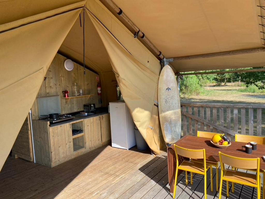 Camping La Kahute - Tente Lodge Au Coeur De La Foret カルカン エクステリア 写真