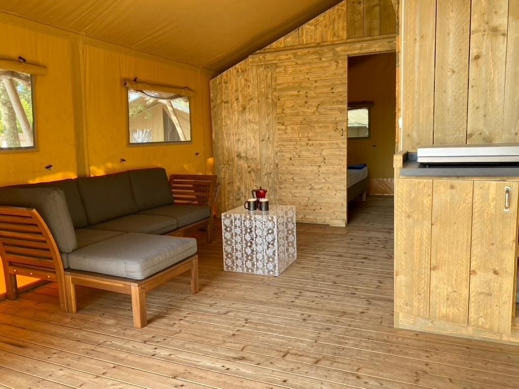 Camping La Kahute - Tente Lodge Au Coeur De La Foret カルカン エクステリア 写真