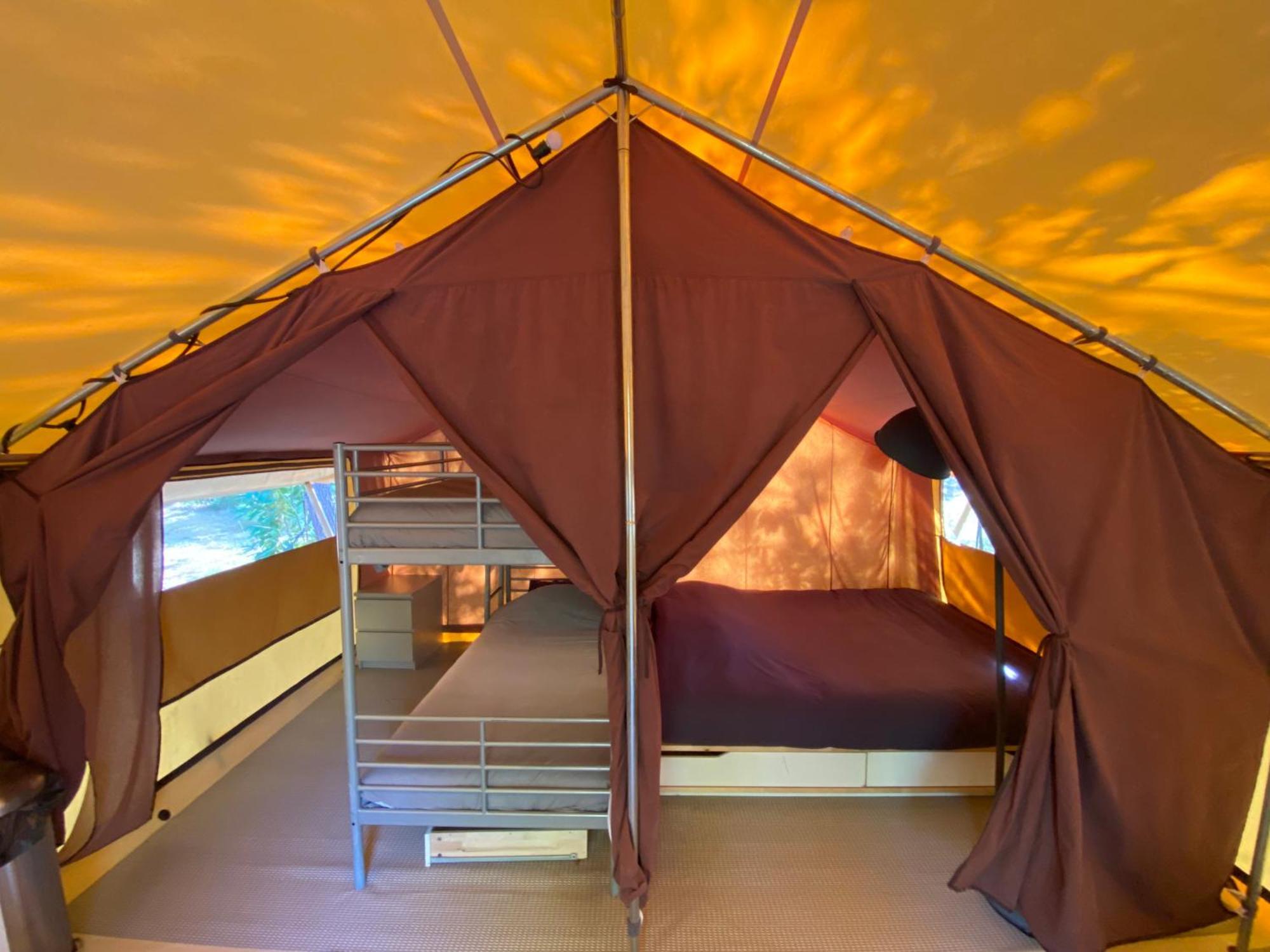 Camping La Kahute - Tente Lodge Au Coeur De La Foret カルカン エクステリア 写真