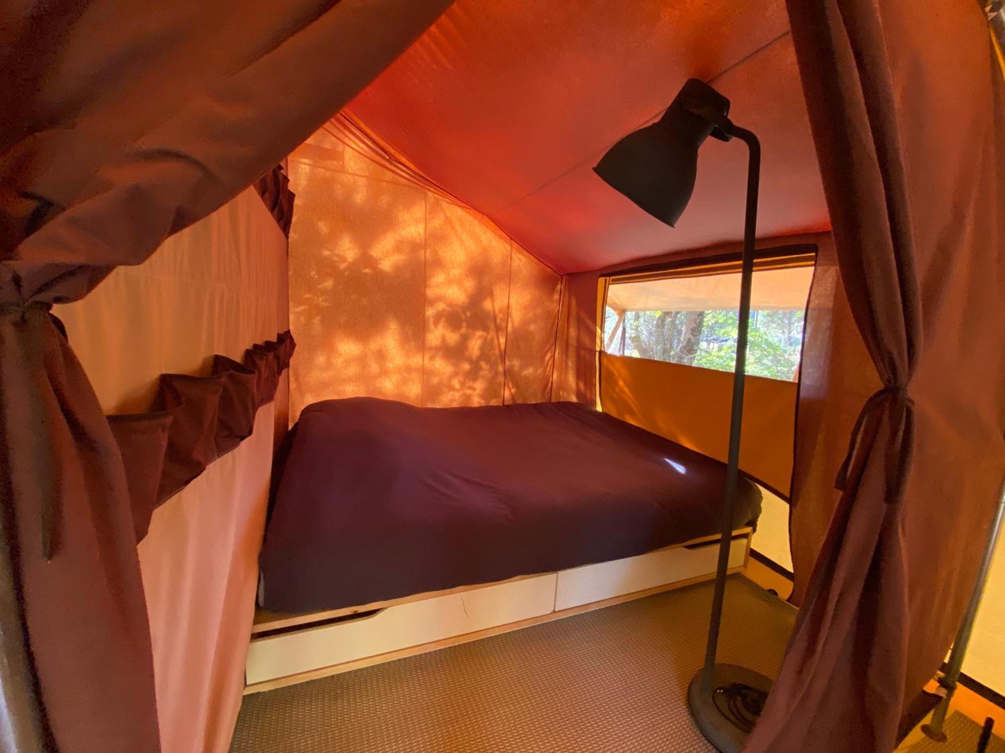 Camping La Kahute - Tente Lodge Au Coeur De La Foret カルカン エクステリア 写真