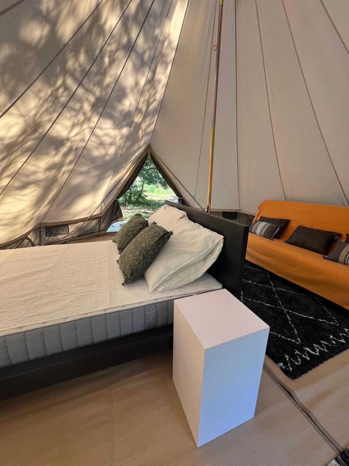 Camping La Kahute - Tente Lodge Au Coeur De La Foret カルカン エクステリア 写真