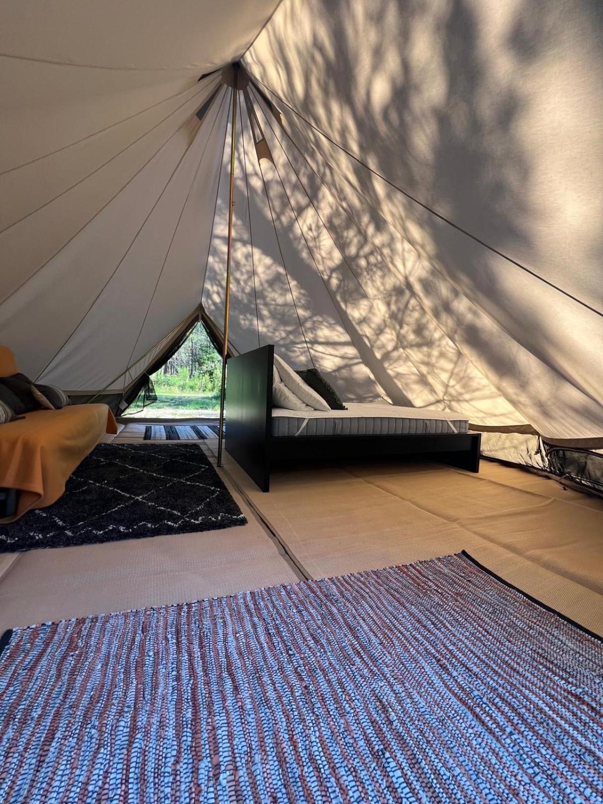 Camping La Kahute - Tente Lodge Au Coeur De La Foret カルカン エクステリア 写真