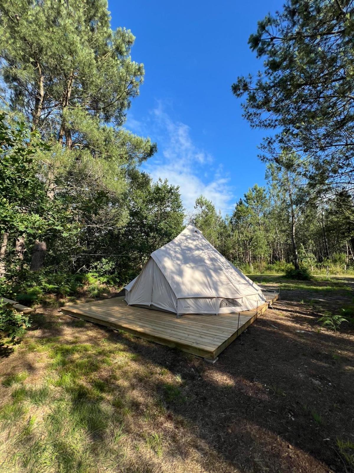 Camping La Kahute - Tente Lodge Au Coeur De La Foret カルカン エクステリア 写真